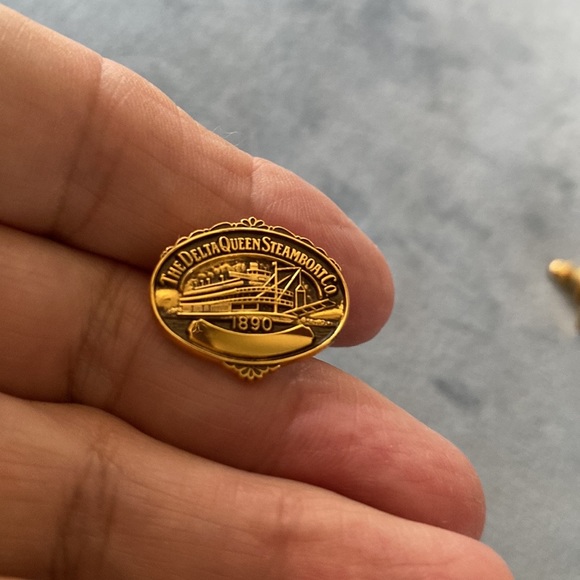 Delta Queen Steamboat Co pins - Picture 4 of 6